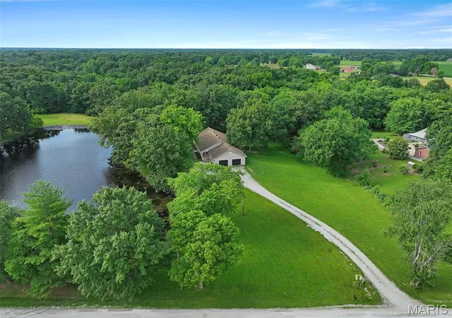 Photo 2 of Sale Pending at 13143 Moonbeam Ln, Bunker Hill, IL 62014 | MLS# MIS26038868 | Listing updated on 2026-09-01