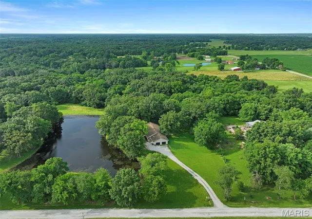Photo 3 of Sale Pending at 13143 Moonbeam Ln, Bunker Hill, IL 62014 | MLS# MIS26038868 | Listing updated on 2026-09-01
