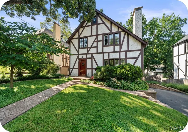 Photo 1 of Sale Pending at 332 Newport Ave, Webster Groves, MO 63119 | MLS# MIS26038870 | Listing updated on 2026-09-04