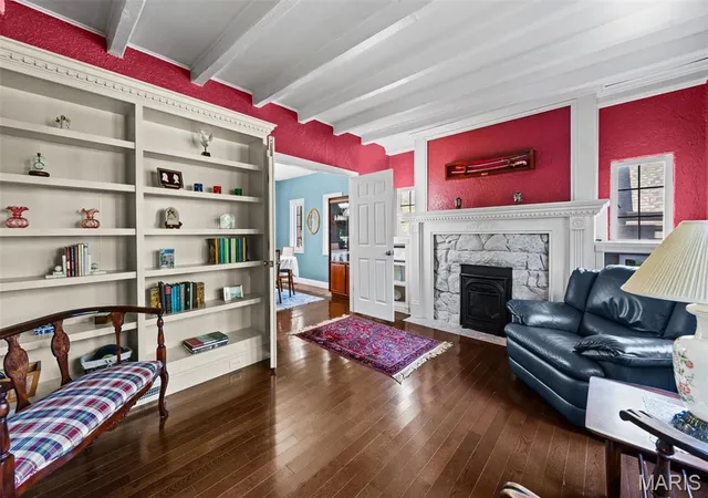 Photo 3 of Sale Pending at 332 Newport Ave, Webster Groves, MO 63119 | MLS# MIS26038870 | Listing updated on 2026-09-04