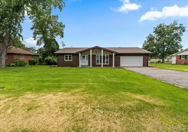 Homes for sale in Freeburg, IL | 3 Park St, Freeburg, IL 62243 | MLS# MIS26038887