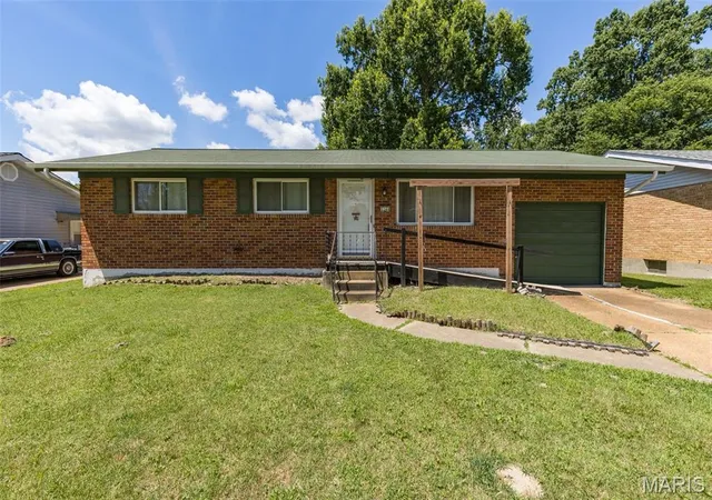Homes for sale in Arnold, MO | 3344 Bayshore Pkwy, Arnold, MO 63010 | MLS# MIS26038890