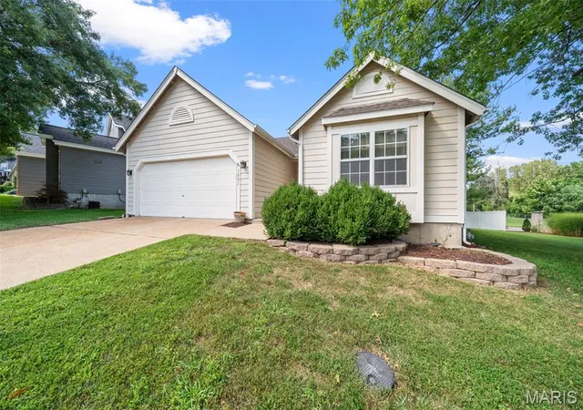 Photo 3 of Sale Pending at 1803 Strawberry Ridge Dr, Ballwin, MO 63021 | MLS# MIS26038893 | Listing updated on 2026-08-24