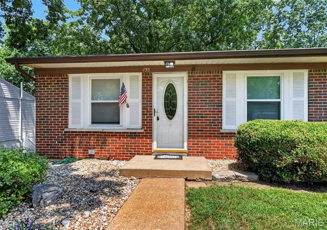 Photo 2 of Single family home for sale at 135 Linnview Dr, Saint Louis, MO 63129 | MLS# MIS26038895 | Listing updated on 2026-08-10