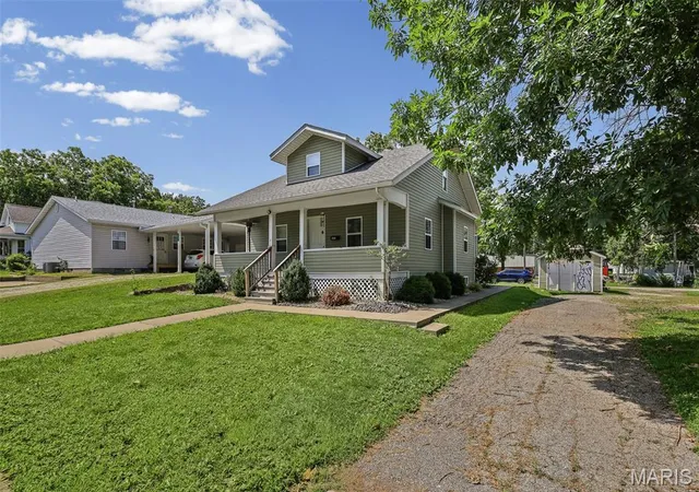 Homes for sale in Carlyle, IL | 1451 Franklin St, Carlyle, IL 62231 | MLS# MIS26038897