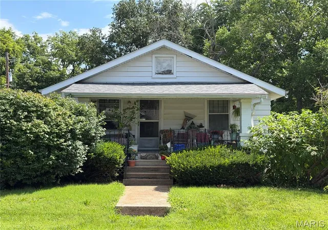 1st image of 613 Wabash Ave, Belleville, IL 62220 | MLS# MIS26038900