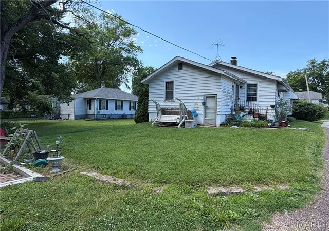 2nd image of 613 Wabash Ave, Belleville, IL 62220 | MLS# MIS26038900