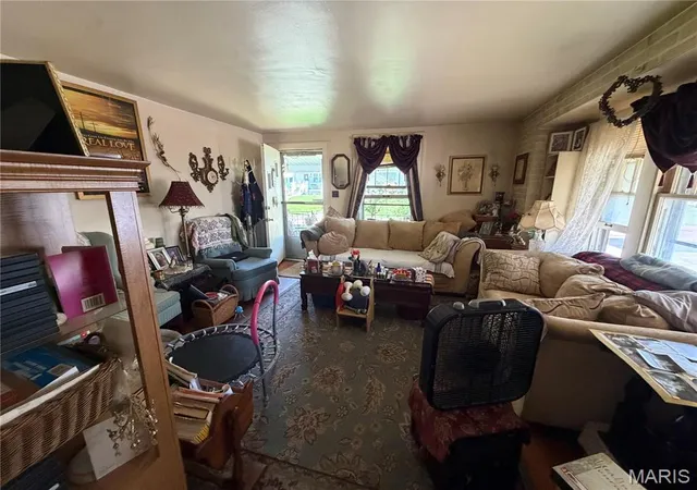 Photo 3 of Sale Pending at 613 Wabash Ave, Belleville, IL 62220 | MLS# MIS26038900 | Listing updated on 2026-09-30