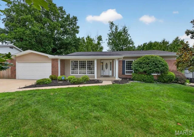Homes for sale in Ballwin, MO | 334 Country Club Dr, Ballwin, MO 63011 | MLS# MIS26038901