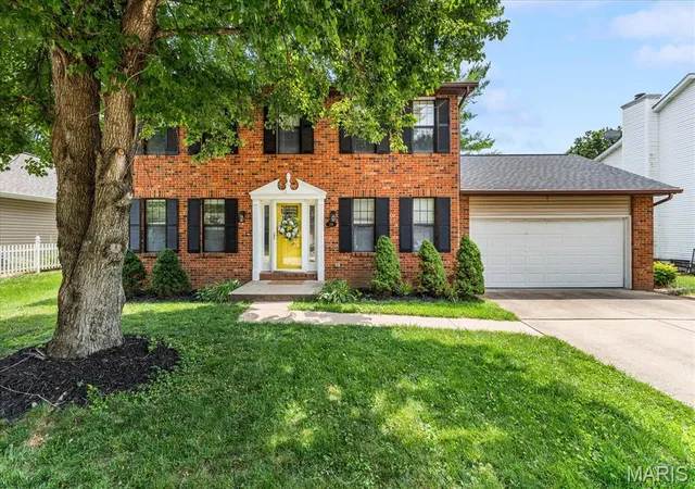 Photo 1 of Sale Pending at 216 Brittany Dr, Fairview Heights, IL 62208 | MLS# MIS26038904 | Listing updated on 2026-09-02