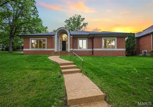 Homes for sale in Clayton, MO | 8333 Kingsbury Blvd, Clayton, MO 63105 | MLS# MIS26038908