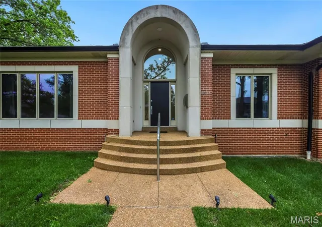 Homes for sale in Clayton, MO | 8333 Kingsbury Blvd, Clayton, MO 63105 | MLS# MIS26038908