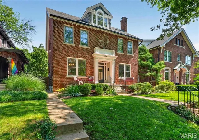 Homes for sale in University City, MO | 6947 Pershing Ave, University City, MO 63130 | MLS# MIS26038911