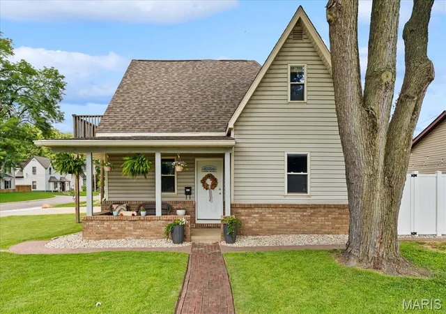 2nd image of 303 N Lincoln Ave, O'fallon, IL 62269 | MLS# MIS26038929