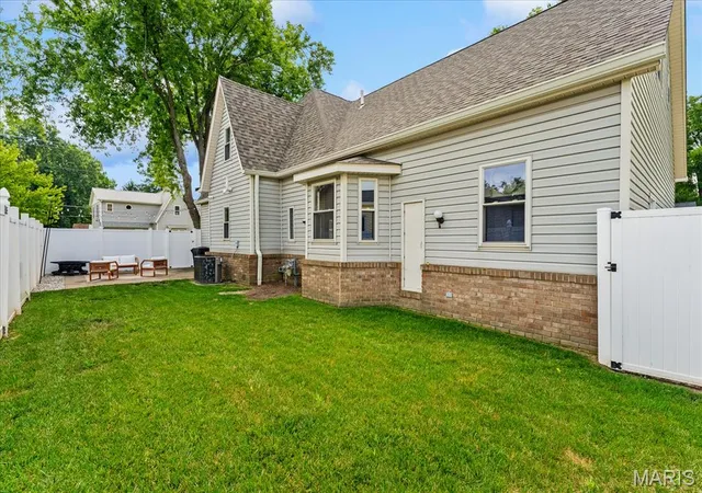 3rd image of 303 N Lincoln Ave, O'fallon, IL 62269 | MLS# MIS26038929