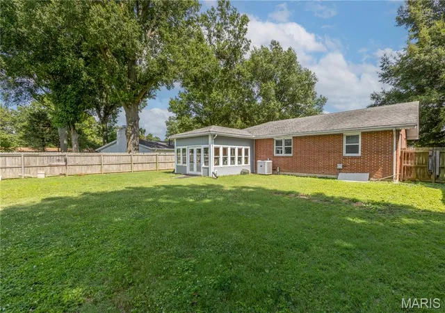 Homes for sale in Sikeston, MO | 900 Hawthorn Dr, Sikeston, MO 63801 | MLS# MIS26038946