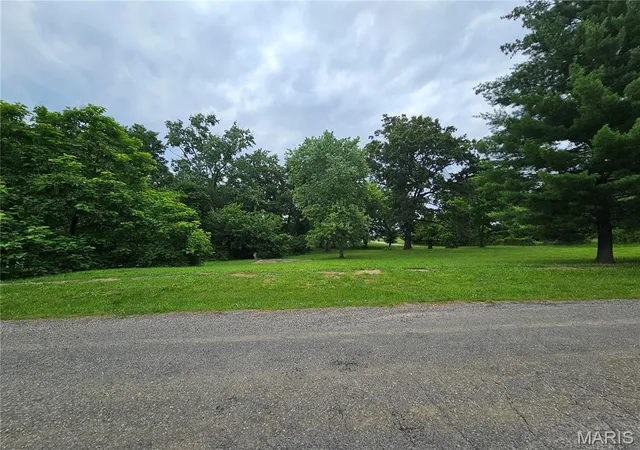 Homes for sale in Hillsboro, IL | 1031 E Seward St, Hillsboro, IL 62049 | MLS# MIS26038947