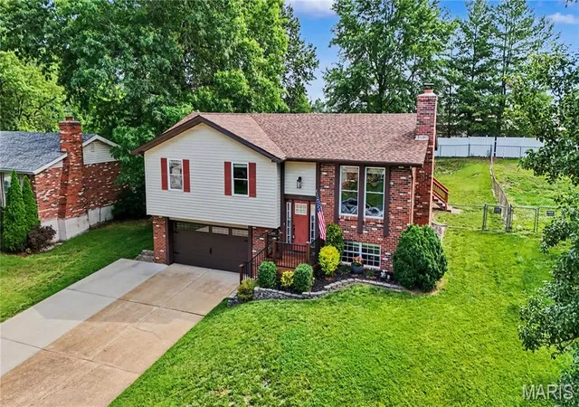 Homes for sale in Arnold, MO | 1564 Park Ridge Ln, Arnold, MO 63010 | MLS# MIS26038950