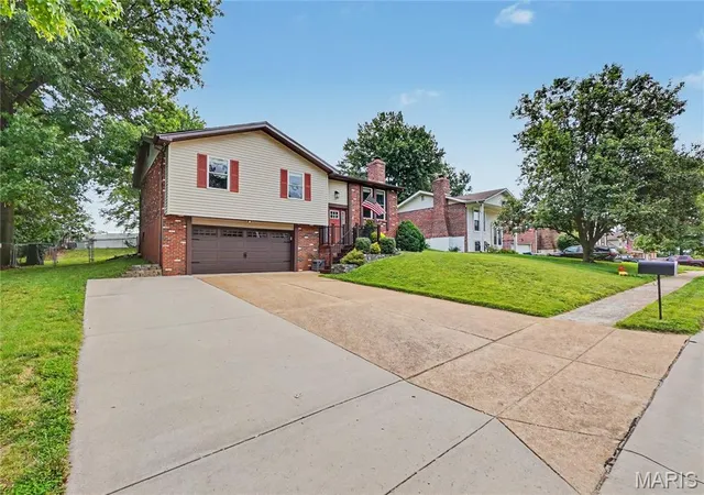 Homes for sale in Arnold, MO | 1564 Park Ridge Ln, Arnold, MO 63010 | MLS# MIS26038950