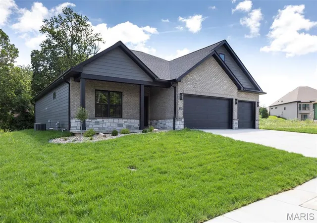 Photo 3 of House for sale at 2279 Pelham Ln, Maryville, IL 62062 | MLS# MIS26038952 | Listing updated on 2026-10-05