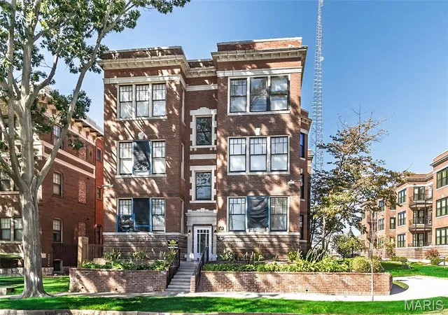 Photo 1 of Condo for sale at 527 Clara Ave #1A, Saint Louis, MO 63112 | MLS# MIS26038954 | Listing updated on 2026-10-08