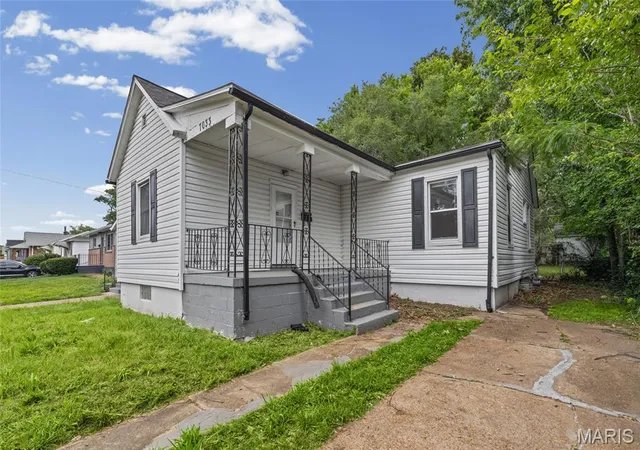 Homes for sale in University City, MO | 7033 Julian Ave, University City, MO 63130 | MLS# MIS26038959