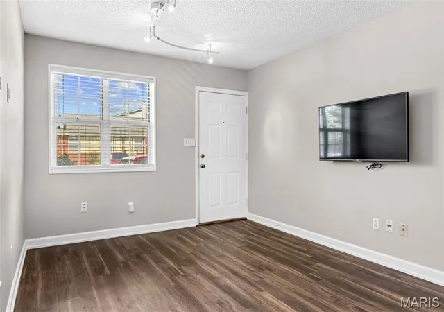 Photo 3 of Condo for sale at 1408 Thrush Pl, Saint Louis, MO 63144 | MLS# MIS26038978 | Listing updated on 2026-08-06