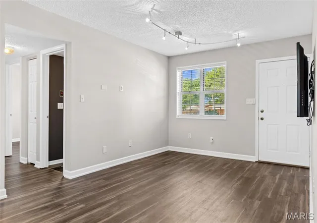 Photo 3 of Condo for sale at 1408 Thrush Pl, Saint Louis, MO 63144 | MLS# MIS26038978 | Listing updated on 2026-08-06