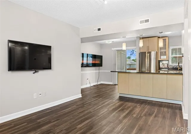 Photo 4 of Condo for sale at 1408 Thrush Pl, Saint Louis, MO 63144 | MLS# MIS26038978 | Listing updated on 2026-08-06