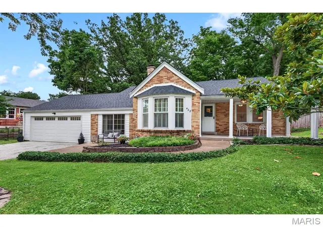 Homes for sale in Webster Groves, MO | 423 Maelln Dr, Webster Groves, MO 63119 | MLS# MIS26038983