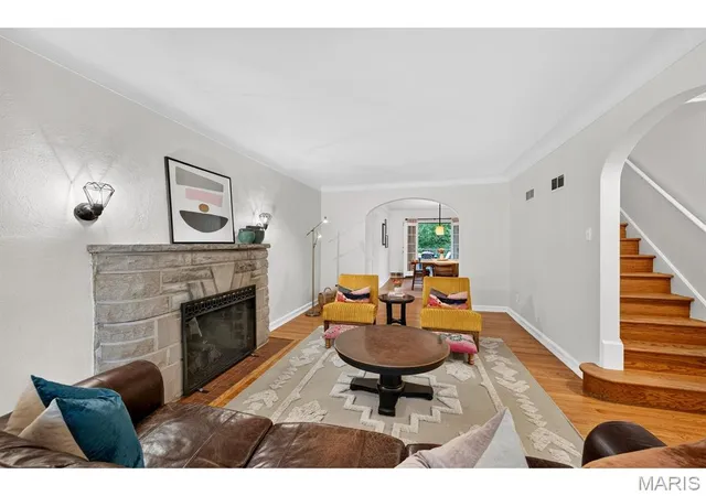 Homes for sale in Webster Groves, MO | 423 Maelln Dr, Webster Groves, MO 63119 | MLS# MIS26038983