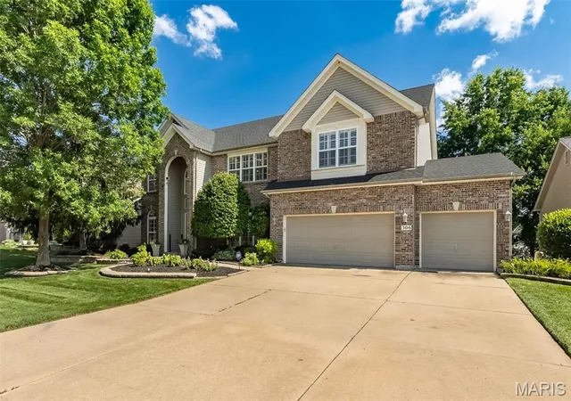 3rd image of 306 Magnolia Valley Dr, O Fallon, MO 63366 | MLS# MIS26039001