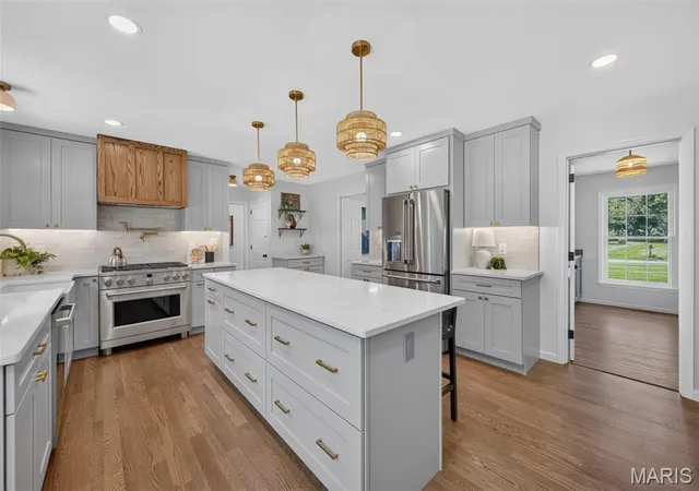 3rd image of 12529 Windmoor Pl, Town And Country, MO 63131 | MLS# MIS26039016