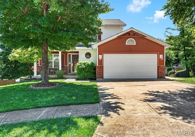 Homes for sale in Fenton, MO | 404 Silver Maple Ct, Fenton, MO 63026 | MLS# MIS26039022