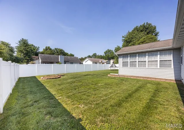 Homes for sale in Mascoutah, IL | 15 Michelle Dr, Mascoutah, IL 62258 | MLS# MIS26039051