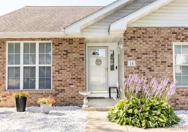 Homes for sale in Mascoutah, IL | 15 Michelle Dr, Mascoutah, IL 62258 | MLS# MIS26039051