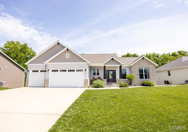 Homes for sale in Troy, IL | 1522 Sagaponak Ln, Troy, IL 62294 | MLS# MIS26039058