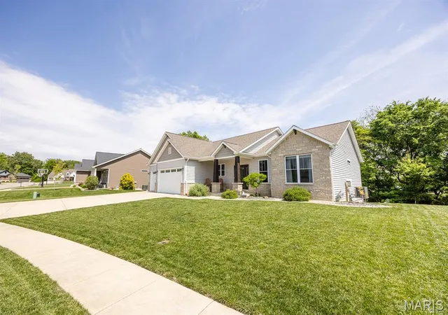 Homes for sale in Troy, IL | 1522 Sagaponak Ln, Troy, IL 62294 | MLS# MIS26039058