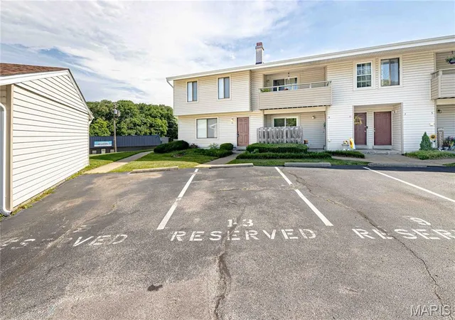2nd image of 13 Dixons Ct, O'Fallon, MO 63366