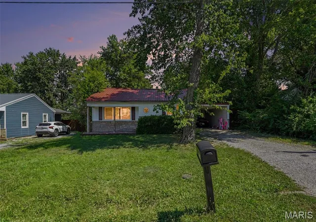 Homes for sale in Mount Vernon, IL | 930 York Rd, Mount Vernon, IL 62864 | MLS# MIS26039081