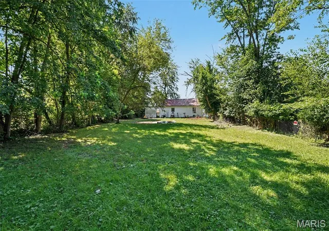 Homes for sale in Mount Vernon, IL | 930 York Rd, Mount Vernon, IL 62864 | MLS# MIS26039081
