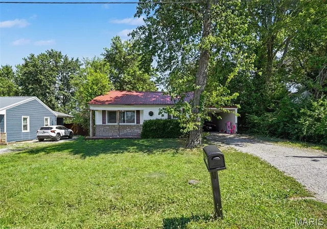 Homes for sale in Mount Vernon, IL | 930 York Rd, Mount Vernon, IL 62864 | MLS# MIS26039081