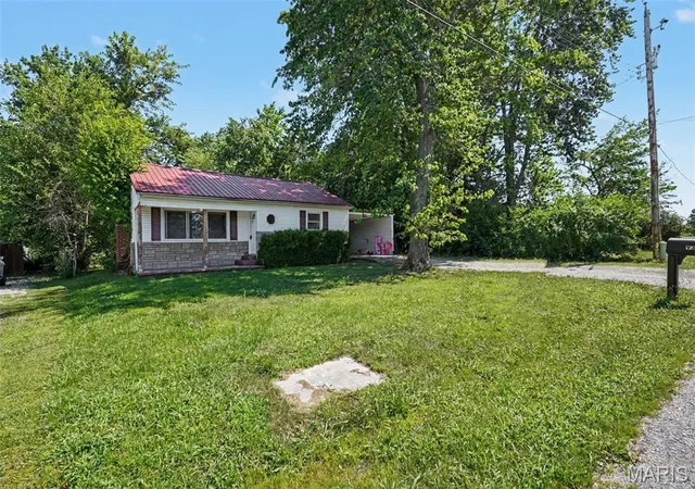 Homes for sale in Mount Vernon, IL | 930 York Rd, Mount Vernon, IL 62864 | MLS# MIS26039081