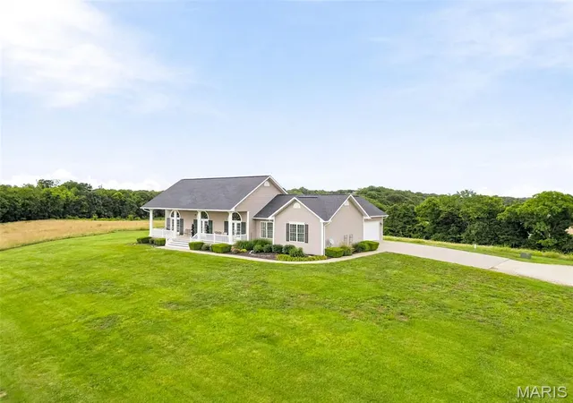 Homes for sale in New Haven, MO | 887 Burt Ln, New Haven, MO 63068 | MLS# MIS26039086