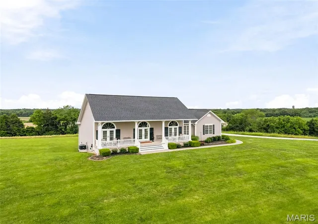 Homes for sale in New Haven, MO | 887 Burt Ln, New Haven, MO 63068 | MLS# MIS26039086