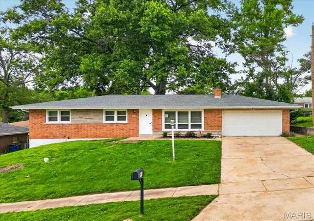 Homes for sale in Ferguson, MO | 917 Westwold Ave, Ferguson, MO 63135 | MLS# MIS26039087