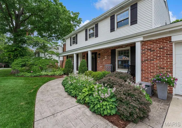 Photo 3 of Single family home for sale at 1714 Greening Ln, Saint Louis, MO 63122 | MLS# MIS26039092 | Listing updated on 2026-10-05