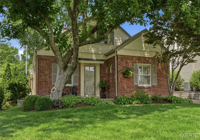Homes for sale in Glendale, MO | 253 Elm Ave, Glendale, MO 63122 | MLS# MIS26039107
