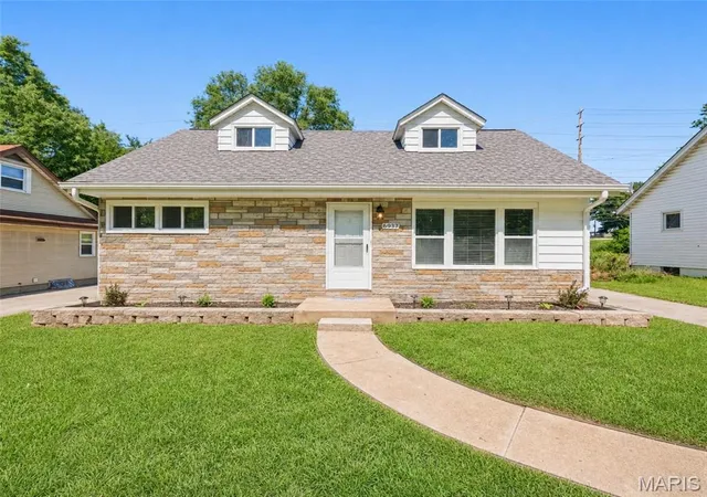 Homes for sale in Hazelwood, MO | 6937 Berkridge Ct, Hazelwood, MO 63042 | MLS# MIS26039109