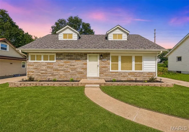 Homes for sale in Hazelwood, MO | 6937 Berkridge Ct, Hazelwood, MO 63042 | MLS# MIS26039109
